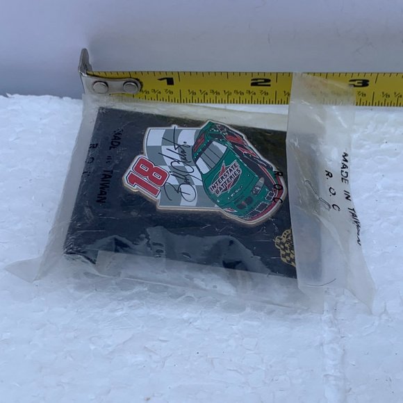 NASCAR Bobby Labonte 18 Interstate Batteries Winners Circle Lapel Pin From 2002 - Picture 2 of 4